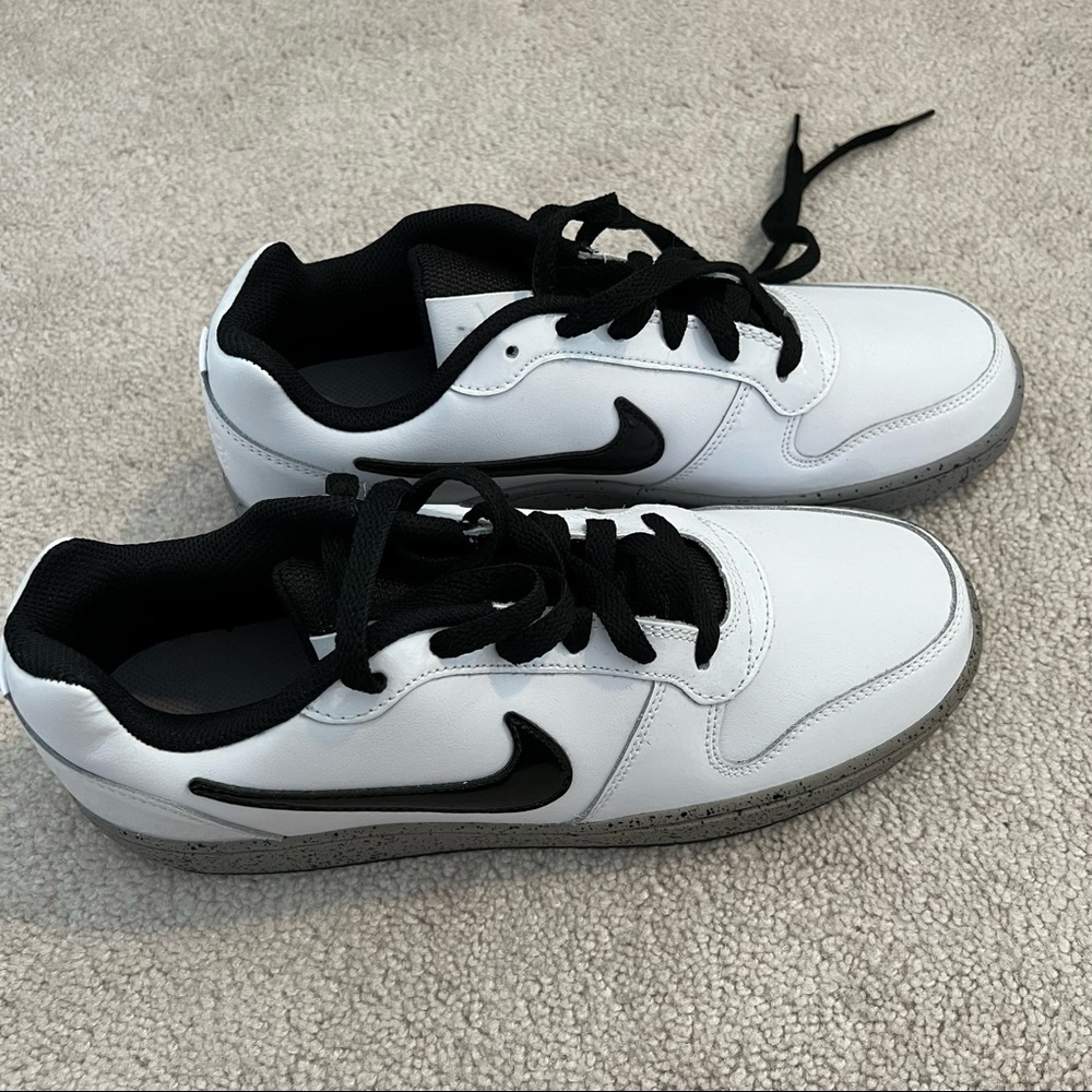 Nike • sneakers